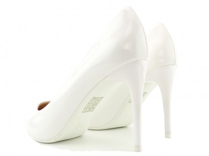 Női fehér klasszikus lakkozott tűsarkú cipő - 2