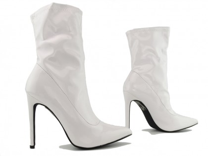 White stiletto heeled boots lacquers - 3