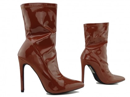 Brown lacquered boots with stiletto heel - 3