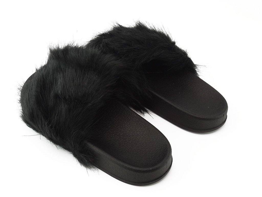 Tongs noires avec fourrure longue - 3