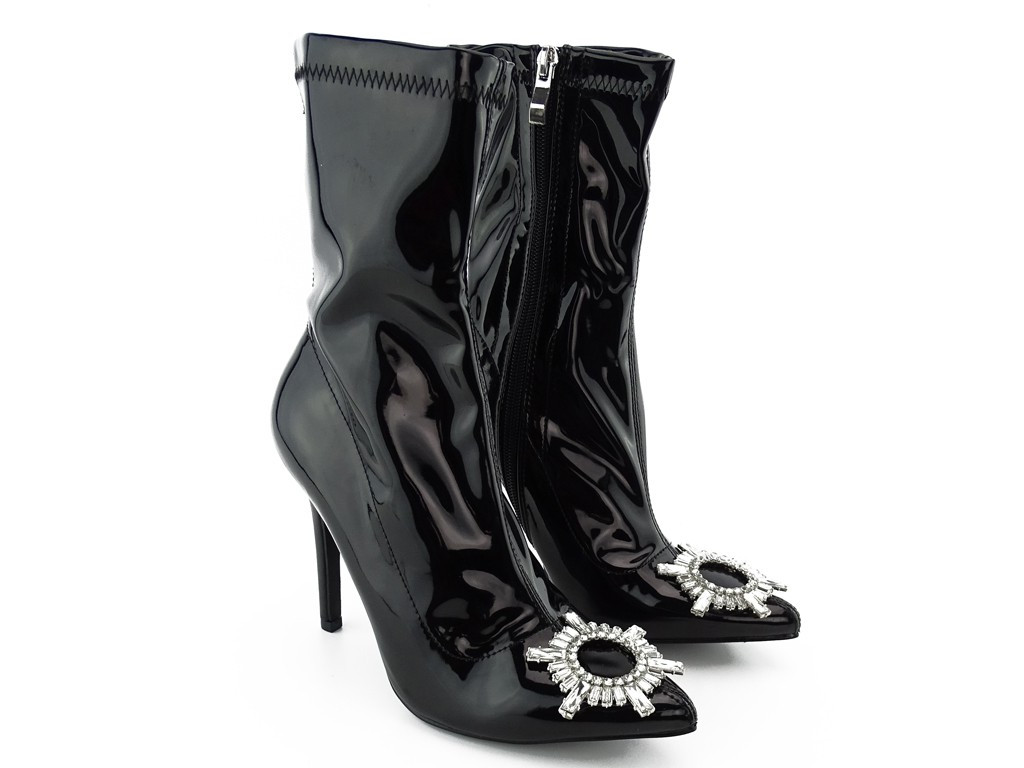 Bottes écologiques en cuir verni noir avec broche - 3