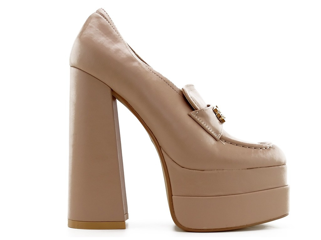 Demi-chaussures beiges sur un nez carré de poteau - 2
