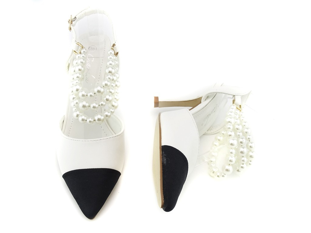 Weiße niedrige Stilettos mit Perlen - 5