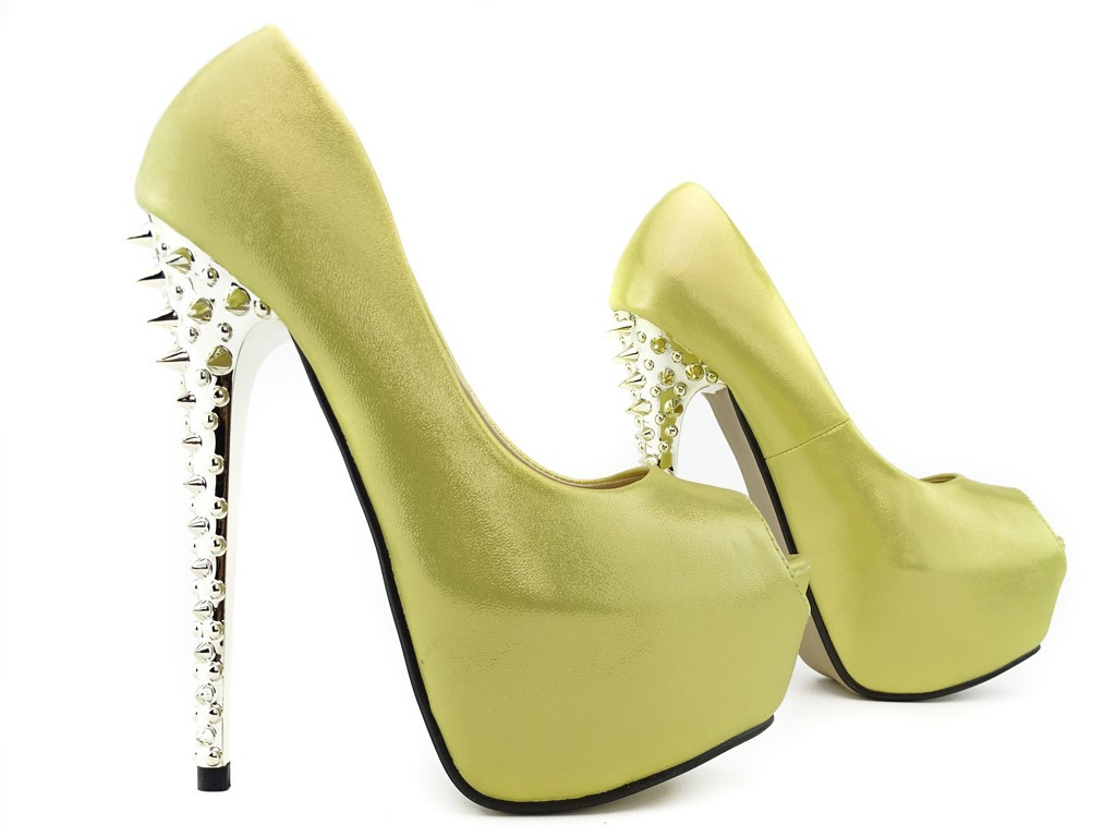 Stilettos à haute plateforme dorée avec talon clouté - 3