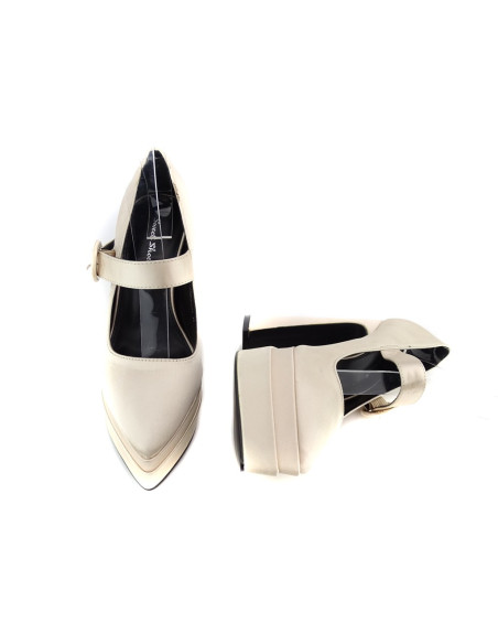 Gold platform shoes with high heels - 5