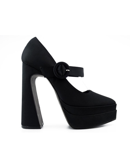 Chaussures noires à talons hauts - 1