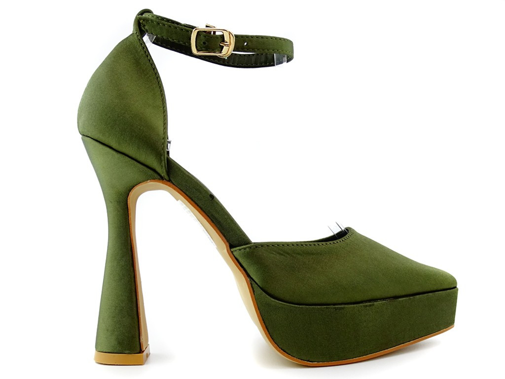 Zaļās platformas un stiletto pusapavi - 1