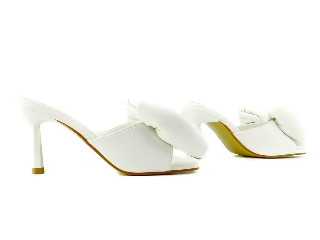 Weiße Stiletto-Flip-Flops mit Schleife - 2
