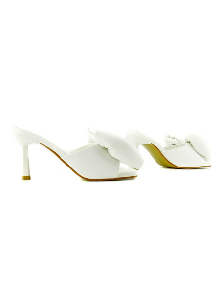 White stiletto flip-flops with a bow - 2