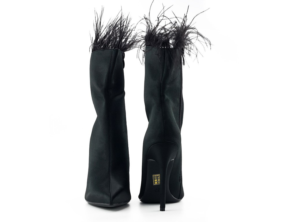Schwarze Damenstiefel mit Stiletto-Absatz und Federn - 5