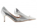 Сріблясті жіночі туфлі на низьких підборах з блискітками - 5