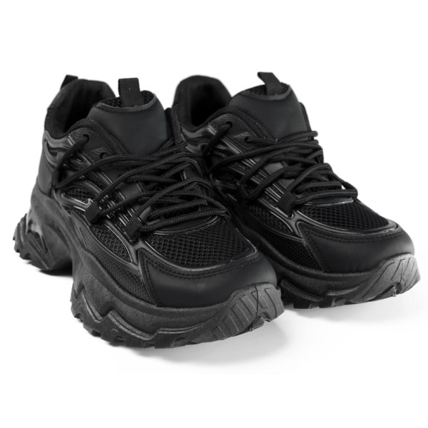 Czarne sportowe buty gruba podeszwa