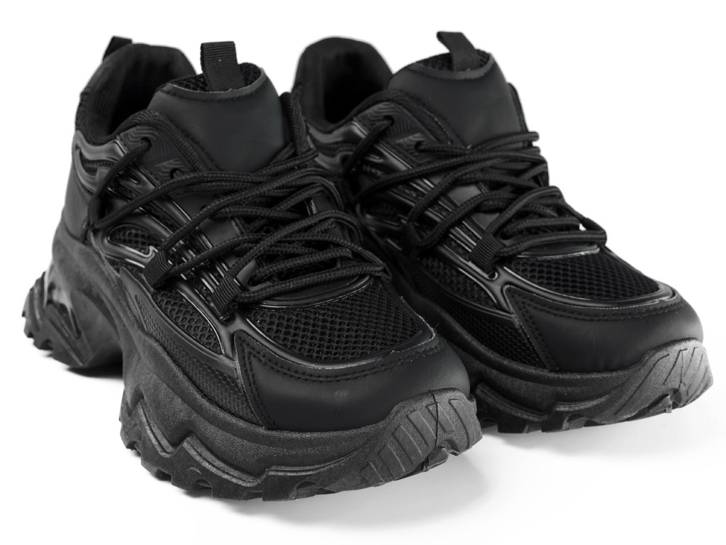Czarne sportowe buty gruba podeszwa