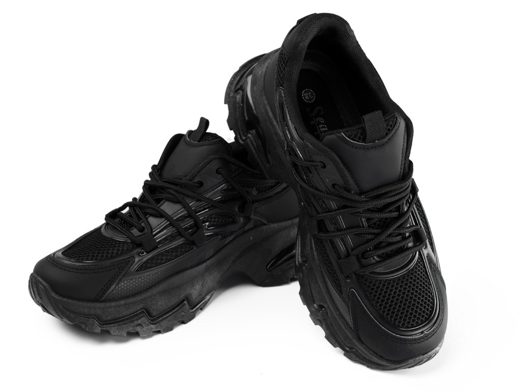 Czarne sportowe buty gruba podeszwa