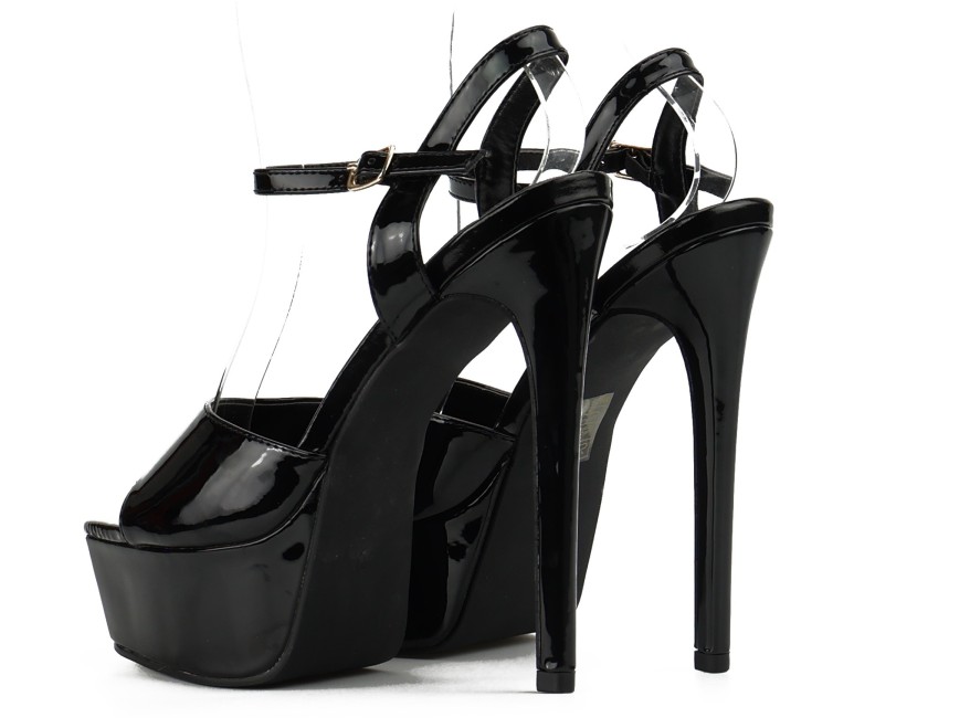 Černé lakované sandály na jehlovém podpatku a platformě