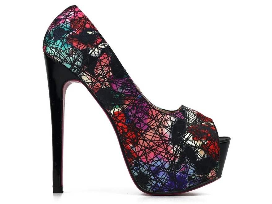 Black platform heels with a trendy pattern