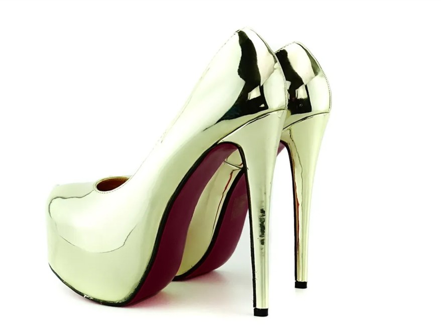 Stilettos à plateforme dorés en cuir écologique