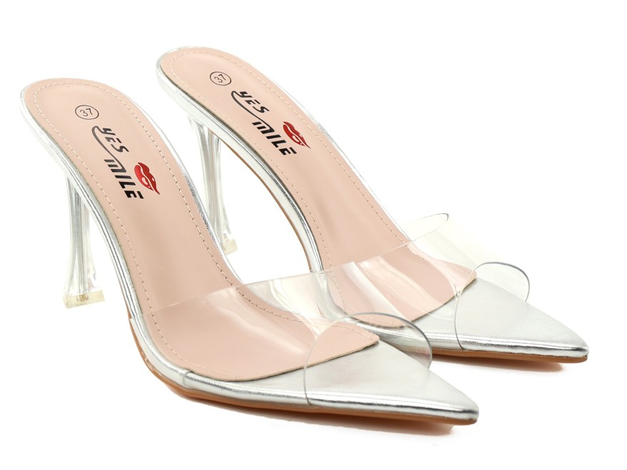 Tongs argentées pour femmes sur un talon aiguille de 10 cm avec une lanière transparente