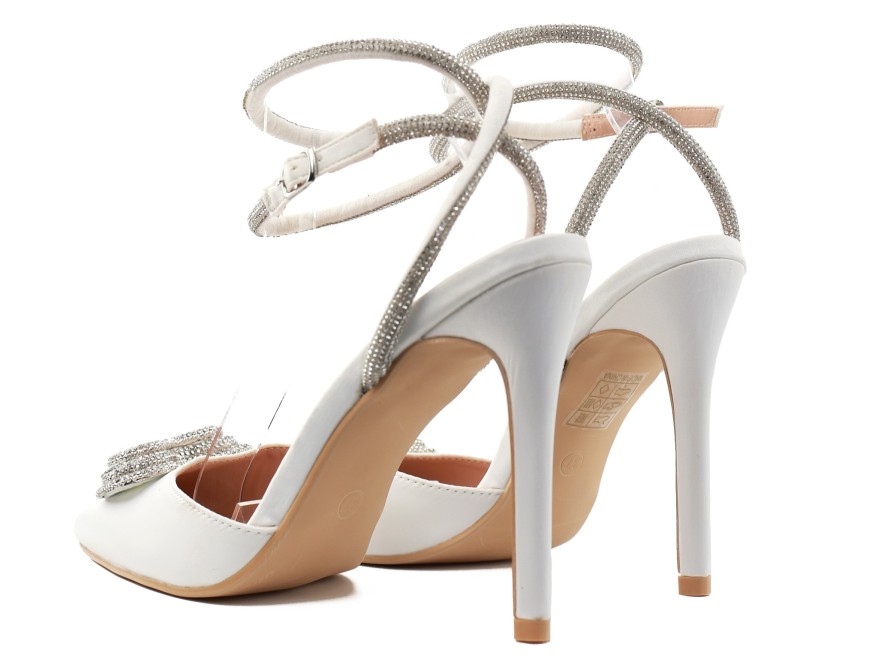 Weiße Damen-Stöckelschuhe mit einem Herz aus Strasssteinen und Riemchen
