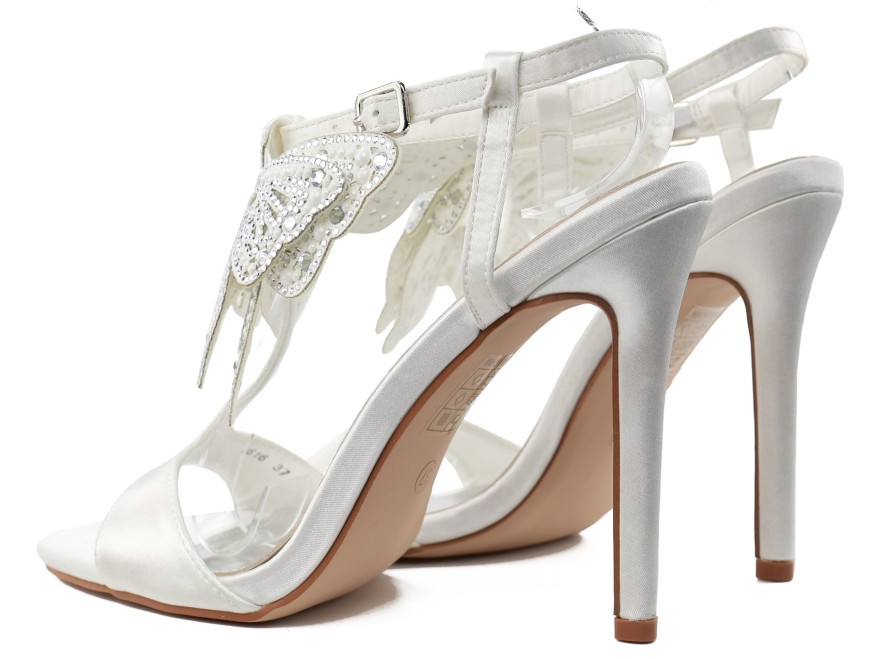 Sandales de mariage blanches à talons aiguilles, ornées d'un papillon et de strass