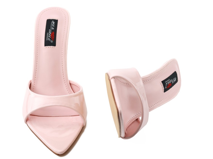Рожеві жіночі лаковані босоніжки на шпильці з носком