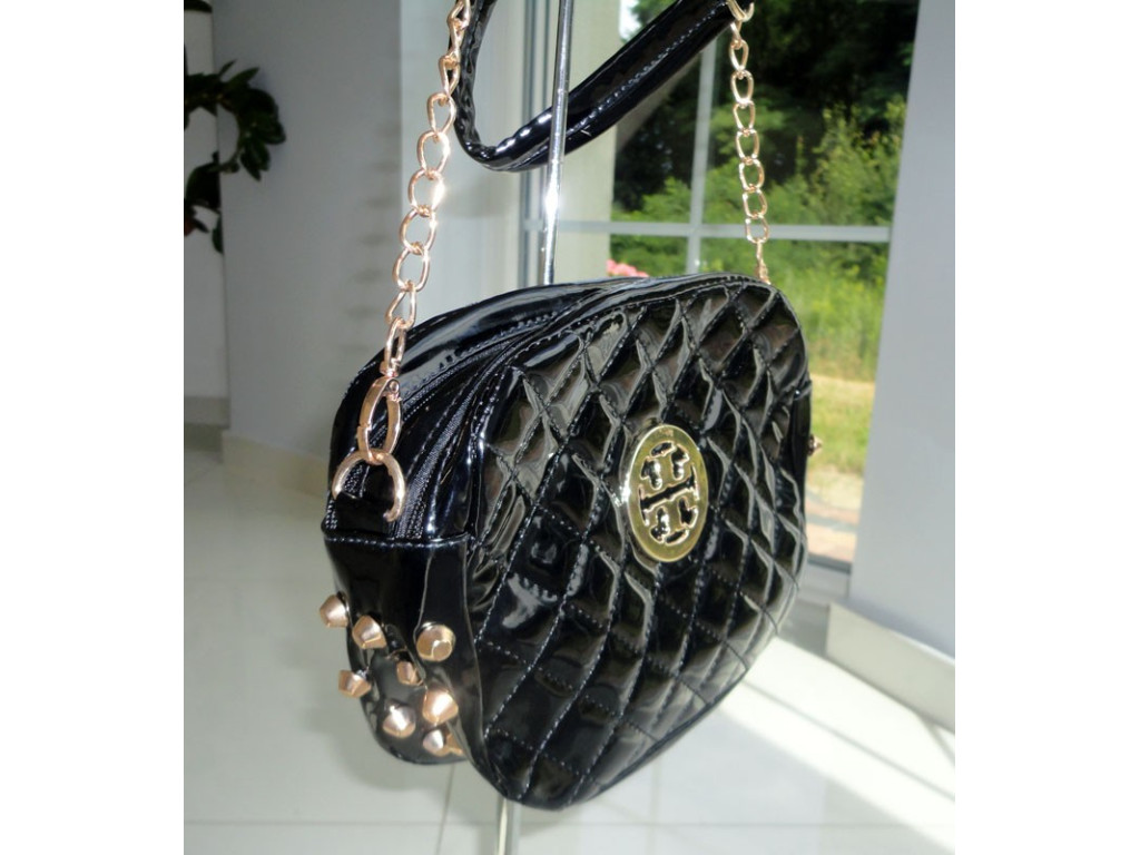 ČERNÁ PROŠÍVANÁ CROSSBODY TAŠKA NÝTY