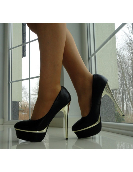 Magas sarok a fekete platformon - 3