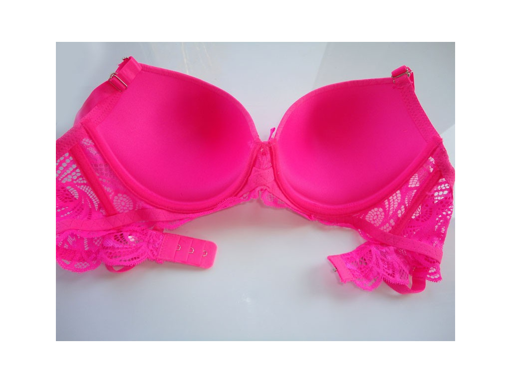 MODELOVANIE RUŽOVÝCH NEÓNOVÝCH PODPRSENOK - 3
