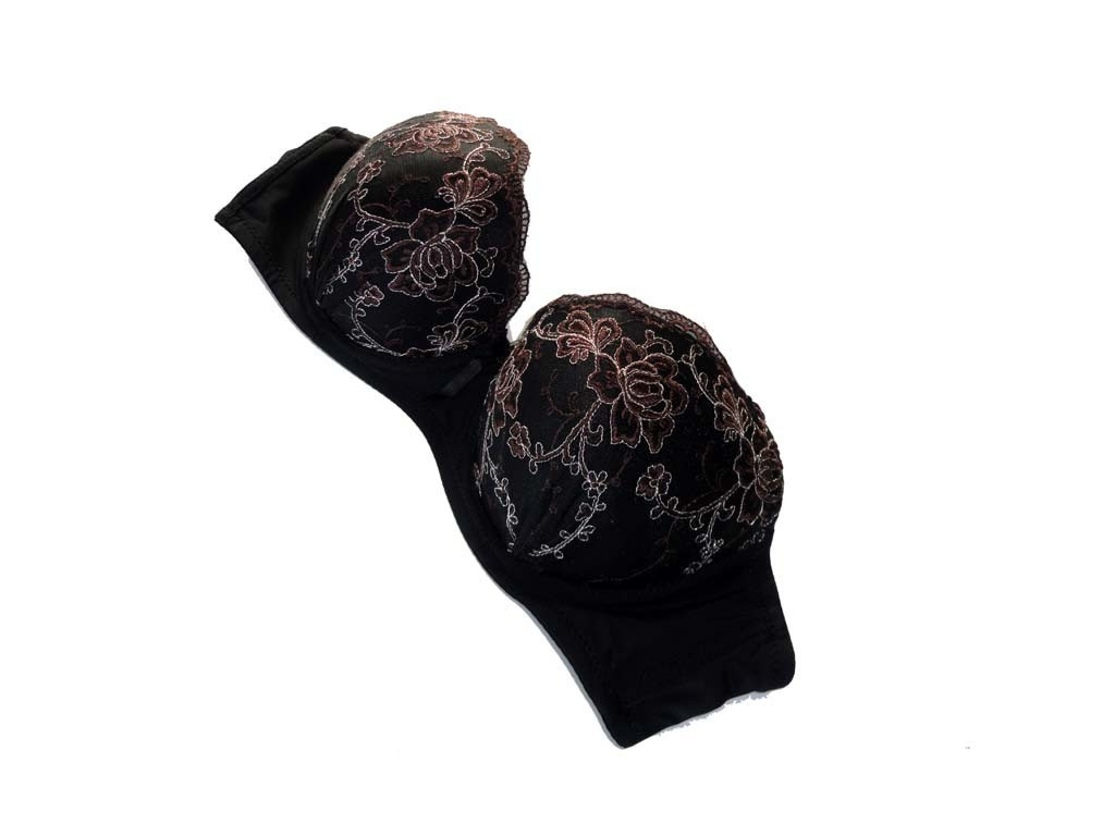 ČERNÁ VYŠÍVANÁ MODELKA - 2