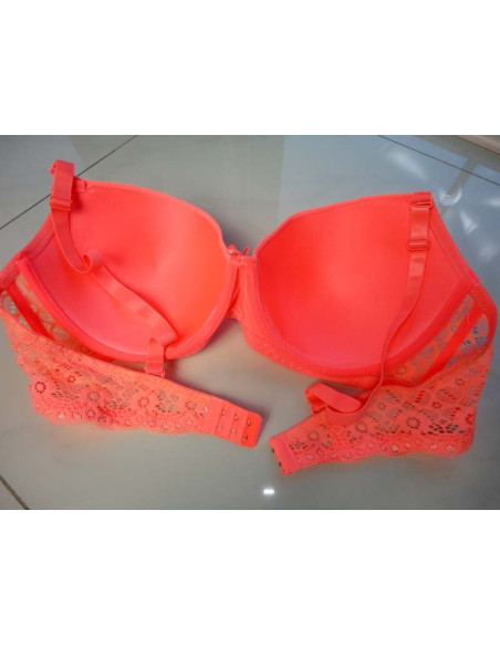 SOUTIEN-GORGE EN CORAIL LISSE MODELANT LA DENTELLE - 3