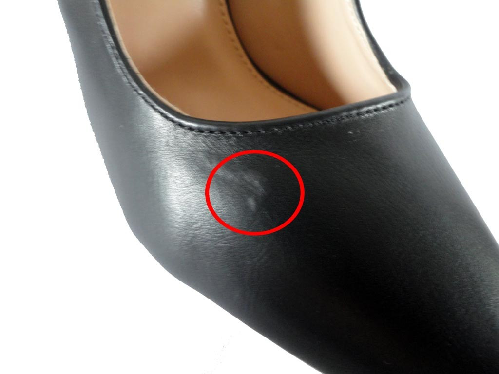 KLASISKI MELNI STILETTOS AR ZELTA PAPĒDI - 7