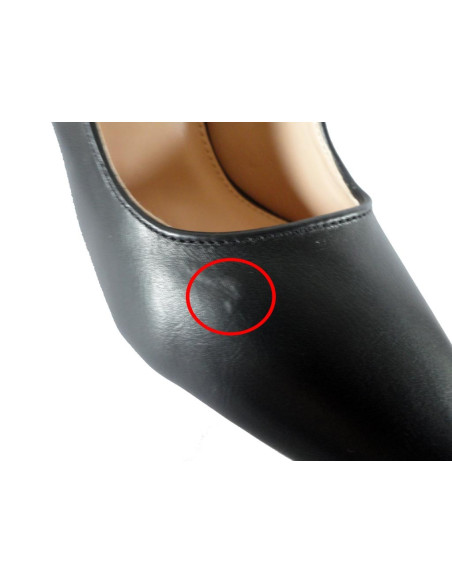 KLASISKI MELNI STILETTOS AR ZELTA PAPĒDI - 7