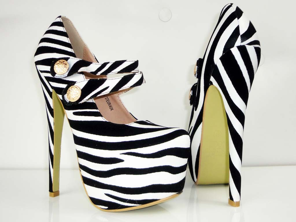 KIMENETES SOROK A ZEBRA FEKETE-FEHÉR PLATFORMÁN - 1
