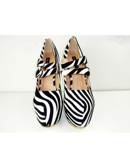 KIMENETES SOROK A ZEBRA FEKETE-FEHÉR PLATFORMÁN - 5