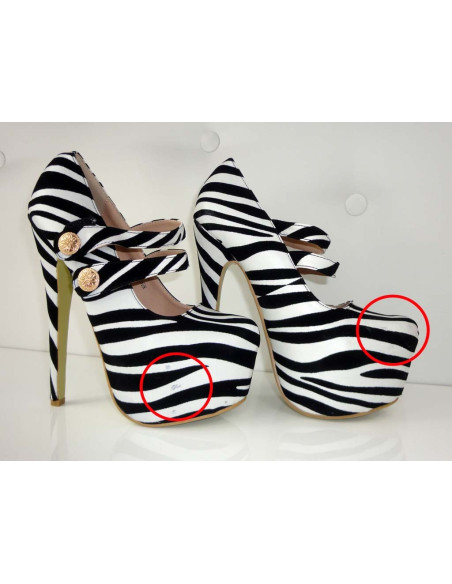 KIMENETES SOROK A ZEBRA FEKETE-FEHÉR PLATFORMÁN - 2