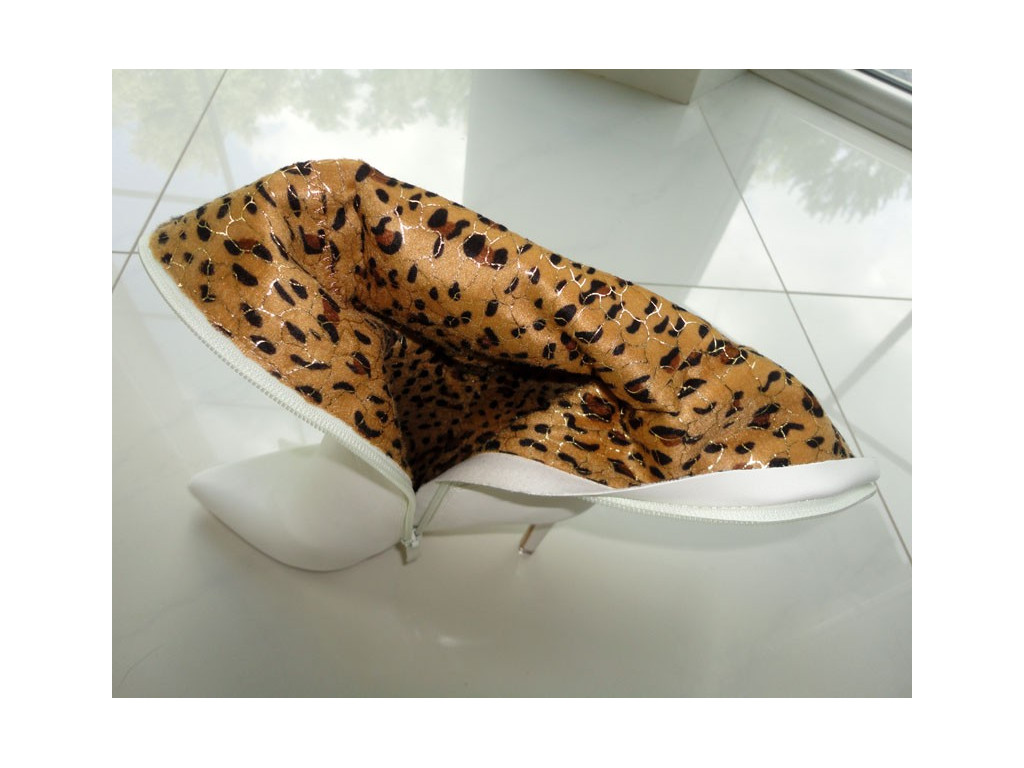 DE HAUTES BOTTES BLANCHES LISSES SUR DES ÉPINGLES - 6